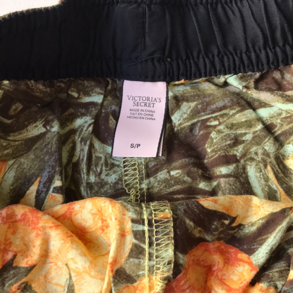 Shorts - Picture 2 of 3
